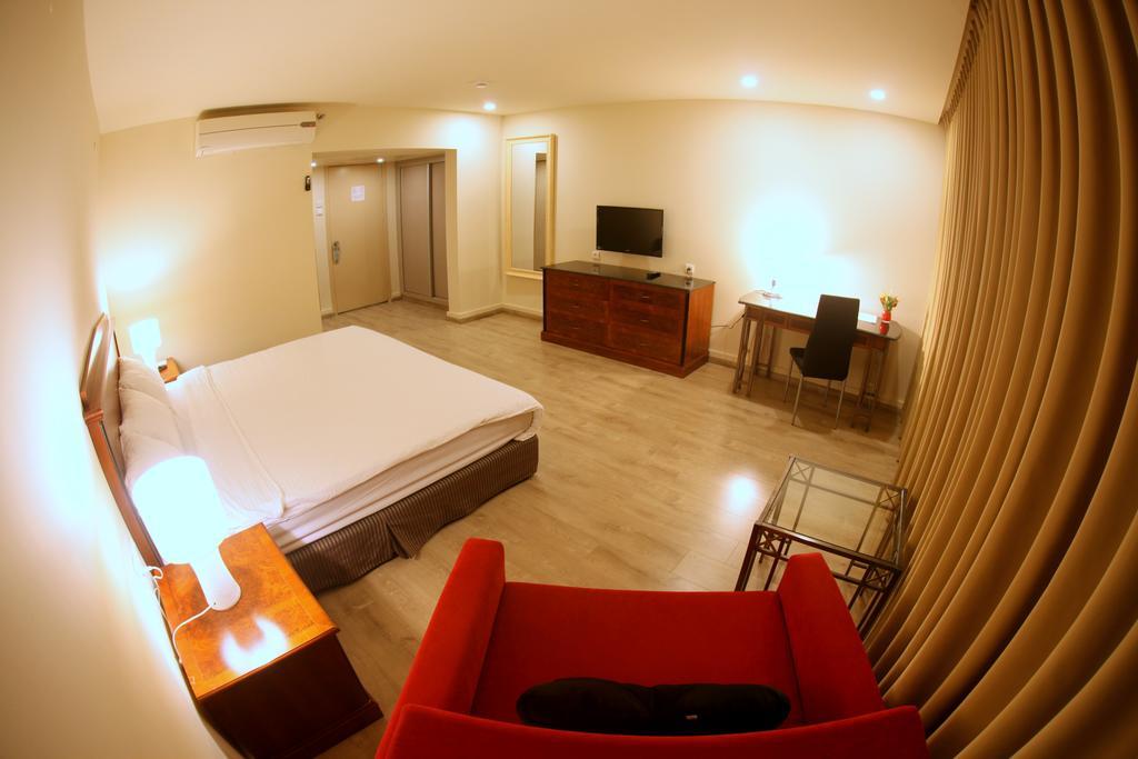 Avia Hotel & Resort Yehud-Monosson Екстериор снимка