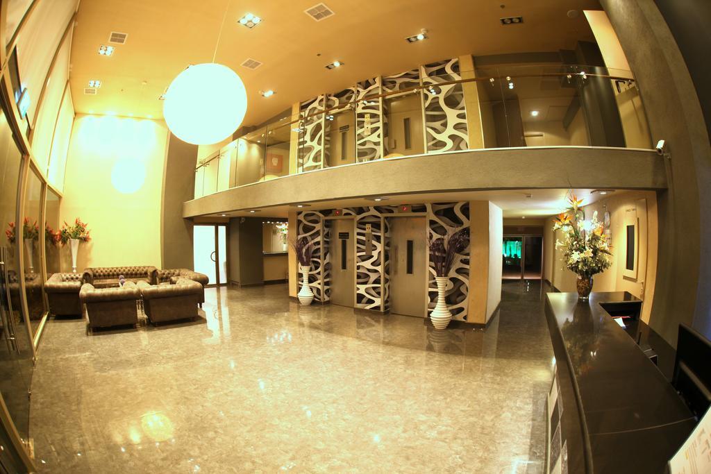 Avia Hotel & Resort Yehud-Monosson Екстериор снимка