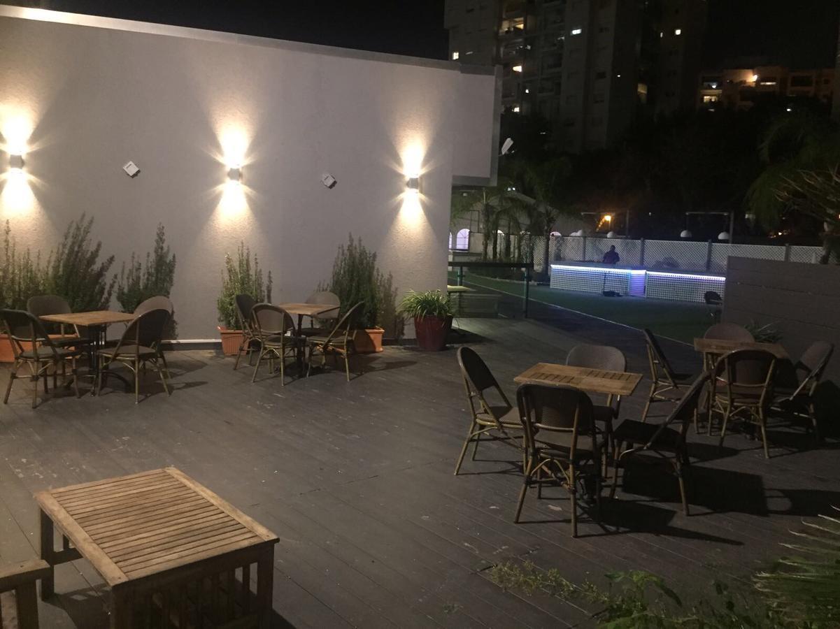 Avia Hotel & Resort Yehud-Monosson Екстериор снимка