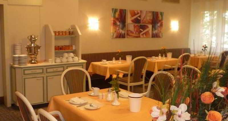 Avia Hotel & Resort Yehud-Monosson Екстериор снимка