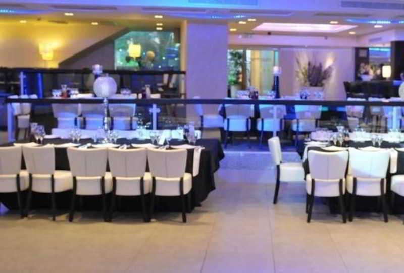 Avia Hotel & Resort Yehud-Monosson Екстериор снимка