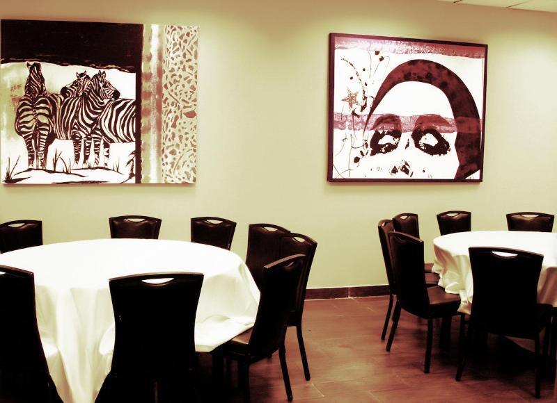 Avia Hotel & Resort Yehud-Monosson Екстериор снимка