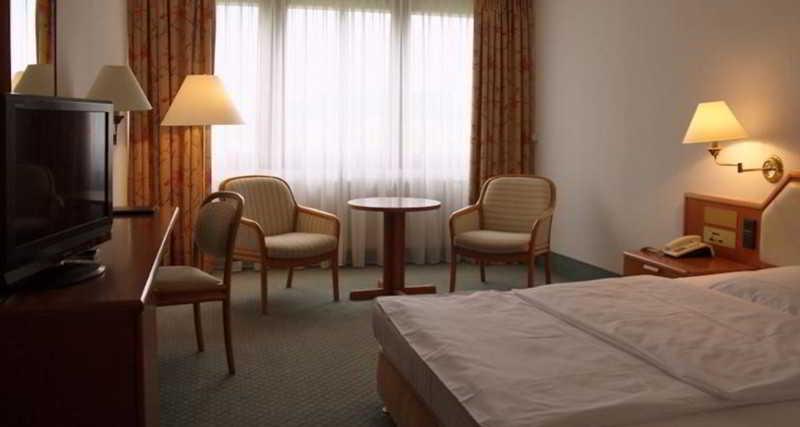 Avia Hotel & Resort Yehud-Monosson Екстериор снимка