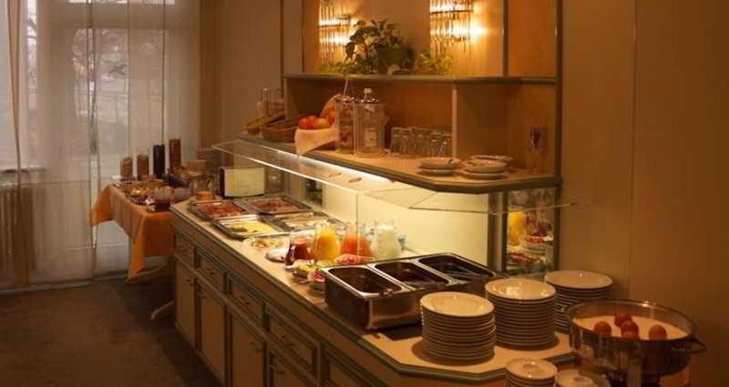 Avia Hotel & Resort Yehud-Monosson Екстериор снимка