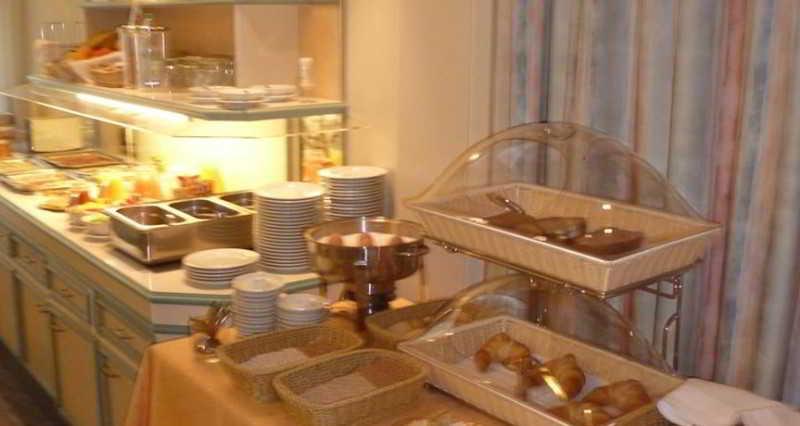 Avia Hotel & Resort Yehud-Monosson Екстериор снимка