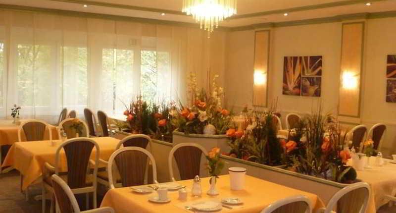 Avia Hotel & Resort Yehud-Monosson Екстериор снимка