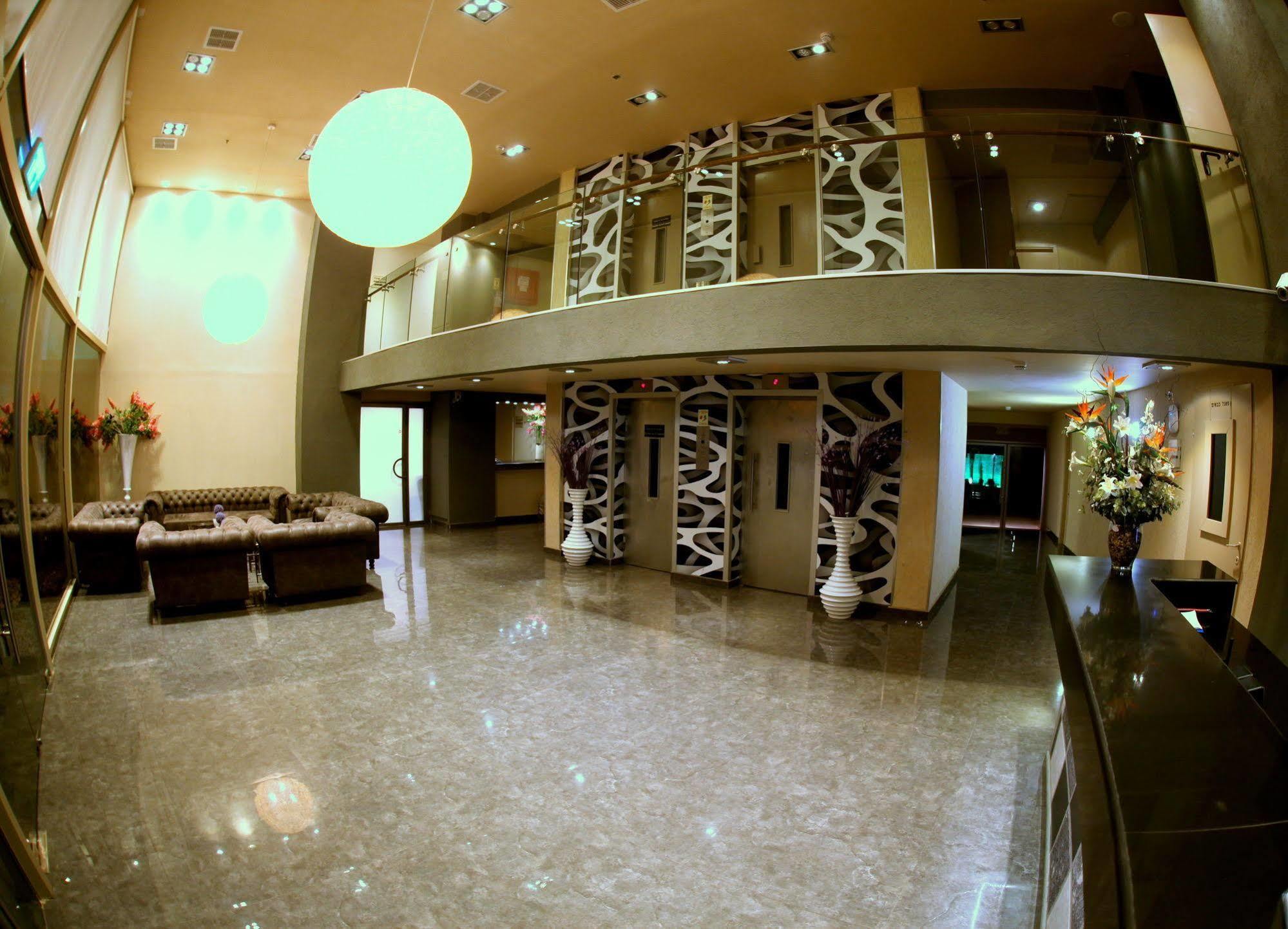 Avia Hotel & Resort Yehud-Monosson Екстериор снимка