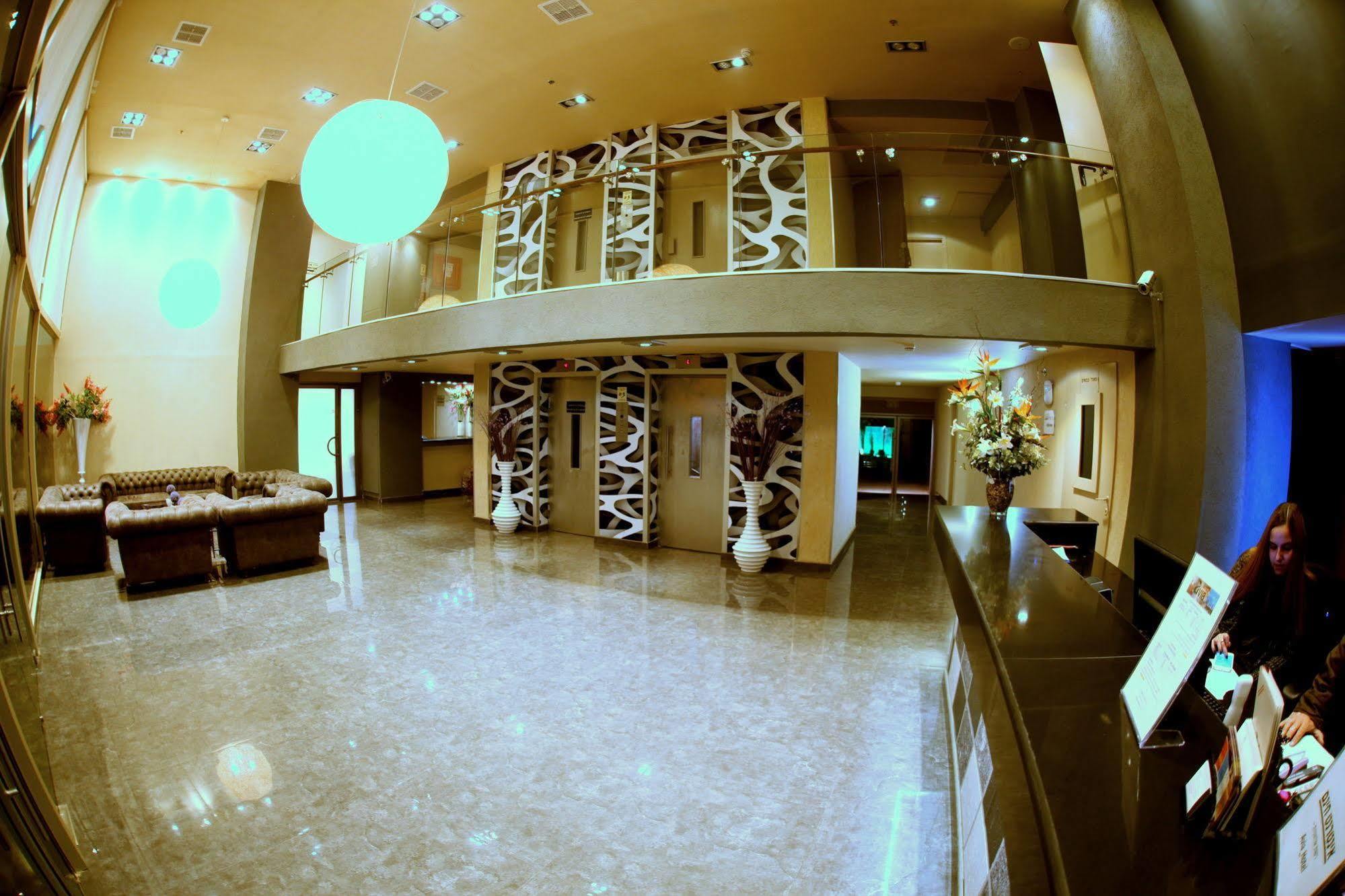 Avia Hotel & Resort Yehud-Monosson Екстериор снимка