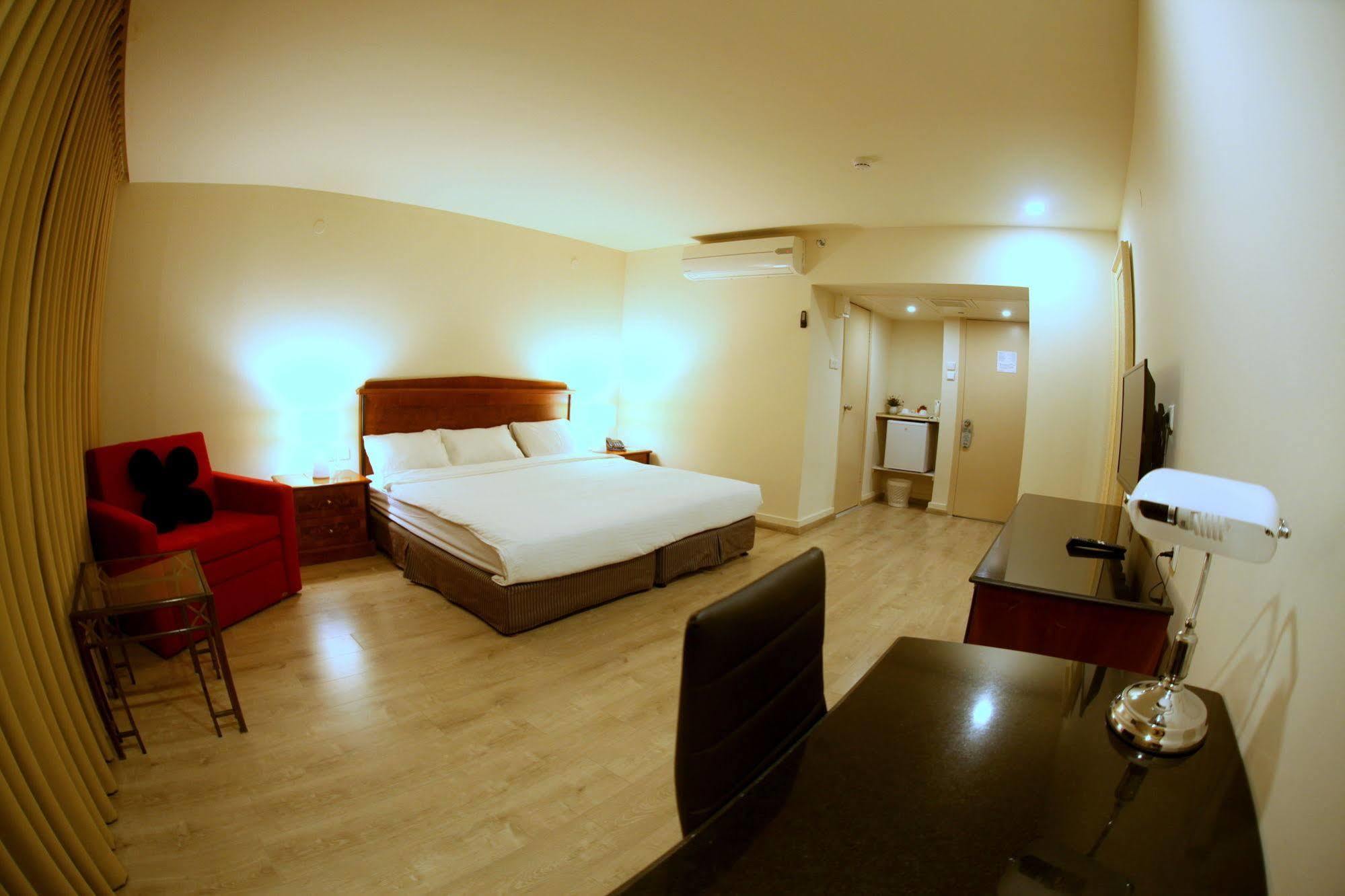 Avia Hotel & Resort Yehud-Monosson Екстериор снимка